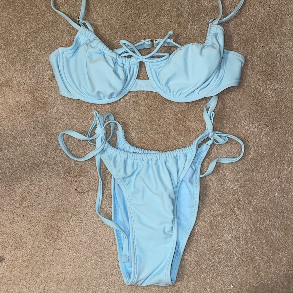 blue bikini - Picture 2 of 5
